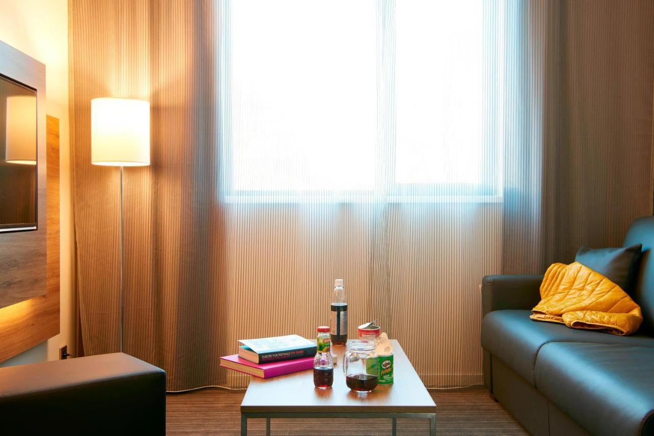 Moxy London Heathrow Airport Hotell Hounslow Eksteriør bilde